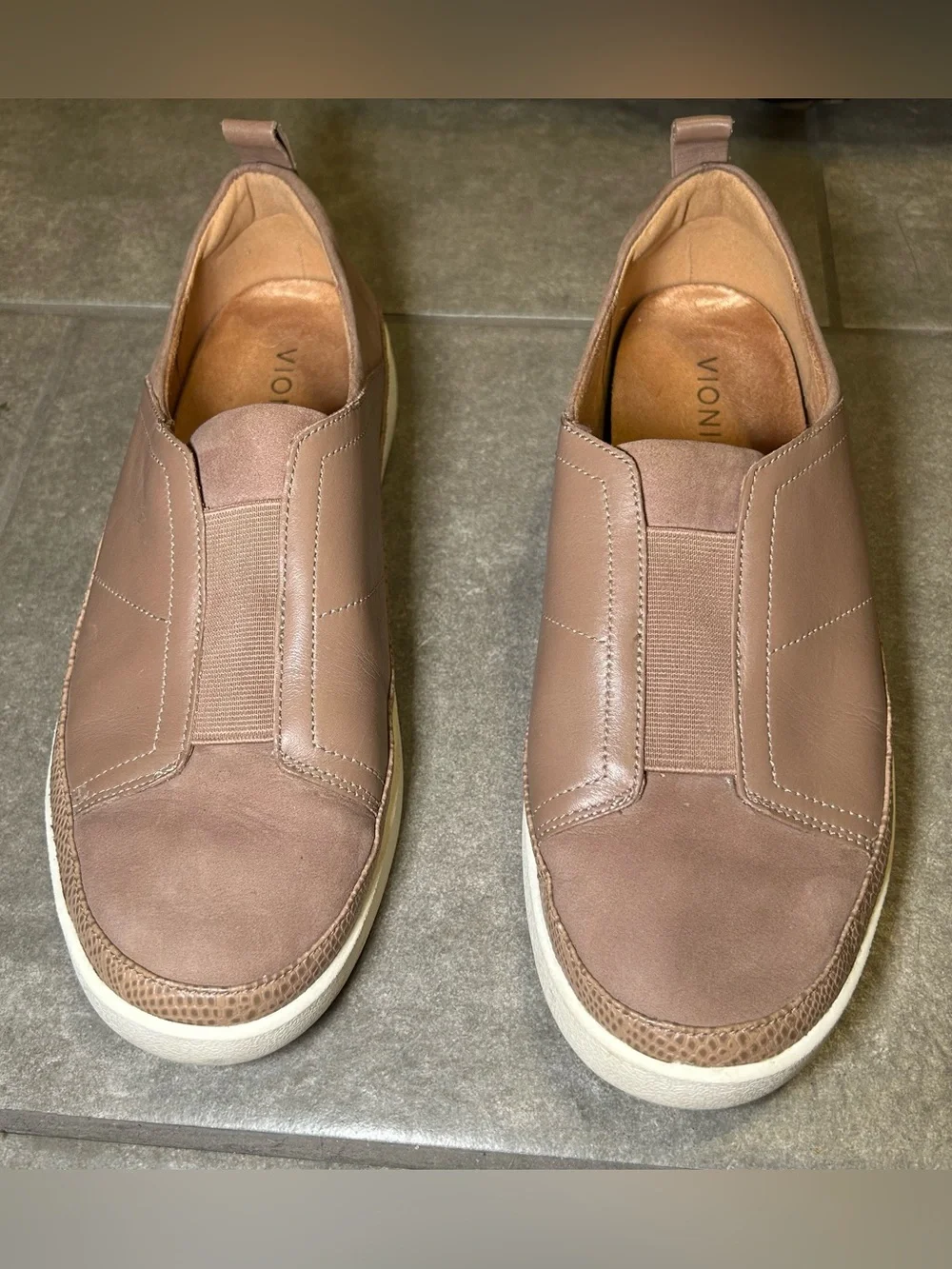 Vionic Zinah Neutral Leather Slip On Casual Comfort Sneakers Womens Shoe Size 10